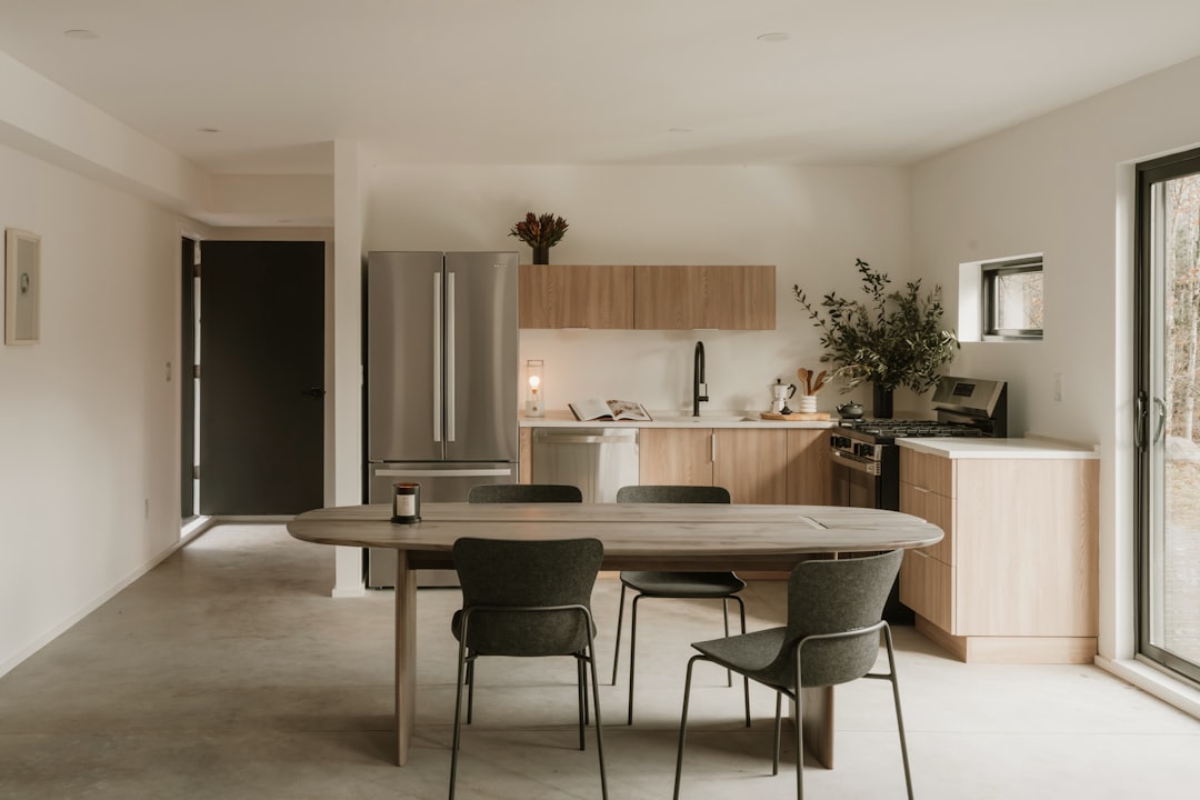 Modern Kitchen (IG: @clay.banks)